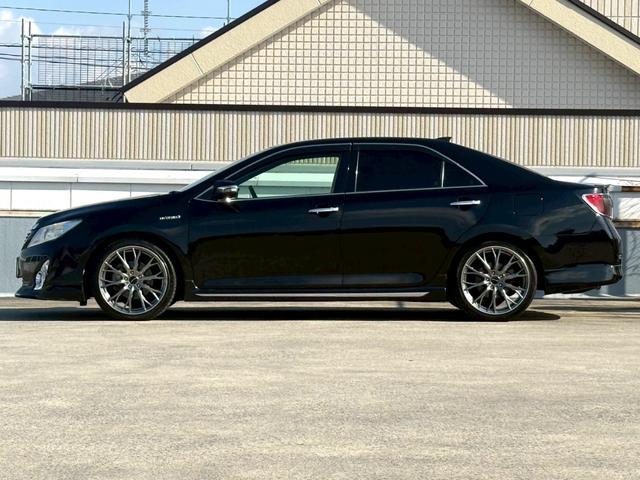 カムリ ハイブリッド　Ｇパッケージ　ＭＯＤＥＬＬＩＳＴＡ／純正ナビ／Ｂｌｕｅｔｏｏｔｈ／フルセグＴＶ／バックモニター／ドラレコ／ＨＩＤヘッドライト／ＥＴＣ／社外１９インチＡＷ／革巻ステアリング／ステアリングリモコン／運転席パワーシート（3枚目）