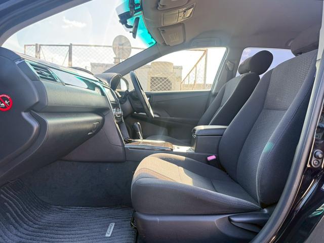 カムリ ハイブリッド　Ｇパッケージ　ＭＯＤＥＬＬＩＳＴＡ／純正ナビ／Ｂｌｕｅｔｏｏｔｈ／フルセグＴＶ／バックモニター／ドラレコ／ＨＩＤヘッドライト／ＥＴＣ／社外１９インチＡＷ／革巻ステアリング／ステアリングリモコン／運転席パワーシート（7枚目）