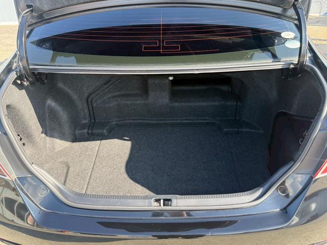 カムリ ハイブリッド　Ｇパッケージ　ＭＯＤＥＬＬＩＳＴＡ／純正ナビ／Ｂｌｕｅｔｏｏｔｈ／フルセグＴＶ／バックモニター／ドラレコ／ＨＩＤヘッドライト／ＥＴＣ／社外１９インチＡＷ／革巻ステアリング／ステアリングリモコン／運転席パワーシート（10枚目）