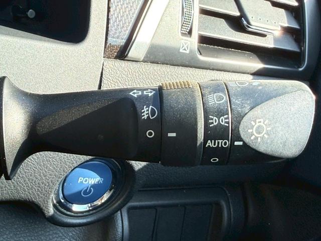 カムリ ハイブリッド　Ｇパッケージ　ＭＯＤＥＬＬＩＳＴＡ／純正ナビ／Ｂｌｕｅｔｏｏｔｈ／フルセグＴＶ／バックモニター／ドラレコ／ＨＩＤヘッドライト／ＥＴＣ／社外１９インチＡＷ／革巻ステアリング／ステアリングリモコン／運転席パワーシート（20枚目）