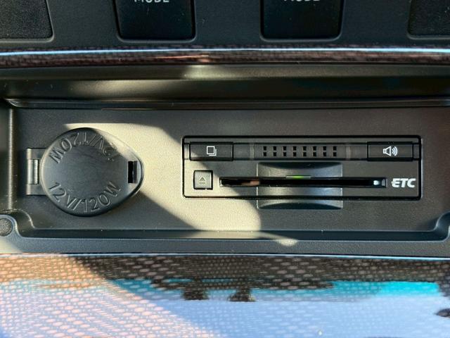 カムリ ハイブリッド　Ｇパッケージ　ＭＯＤＥＬＬＩＳＴＡ／純正ナビ／Ｂｌｕｅｔｏｏｔｈ／フルセグＴＶ／バックモニター／ドラレコ／ＨＩＤヘッドライト／ＥＴＣ／社外１９インチＡＷ／革巻ステアリング／ステアリングリモコン／運転席パワーシート（24枚目）