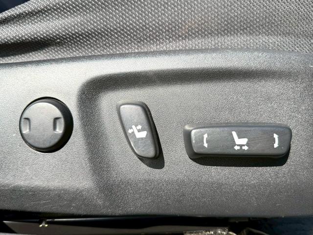 カムリ ハイブリッド　Ｇパッケージ　ＭＯＤＥＬＬＩＳＴＡ／純正ナビ／Ｂｌｕｅｔｏｏｔｈ／フルセグＴＶ／バックモニター／ドラレコ／ＨＩＤヘッドライト／ＥＴＣ／社外１９インチＡＷ／革巻ステアリング／ステアリングリモコン／運転席パワーシート（25枚目）