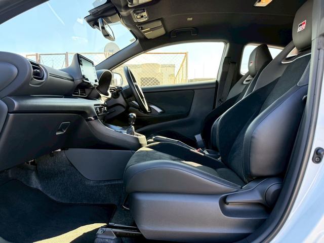 ＧＲヤリス ＲＺ　ハイパフォーマンス　純正８インチディスプレイオーディオ／Ｂｌｕｅｔｏｏｔｈ／バックモニター／ヘッドアップディスプレイ／ブラインドスポットモニター／純正１８インチＡＷ／４ＷＤ／セーフティセンス／ＧＲキャリパー（7枚目）