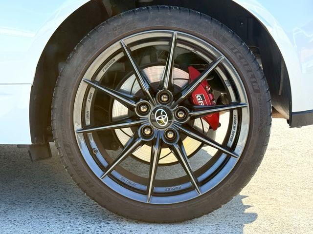 ＧＲヤリス ＲＺ　ハイパフォーマンス　純正８インチディスプレイオーディオ／Ｂｌｕｅｔｏｏｔｈ／バックモニター／ヘッドアップディスプレイ／ブラインドスポットモニター／純正１８インチＡＷ／４ＷＤ／セーフティセンス／ＧＲキャリパー（29枚目）