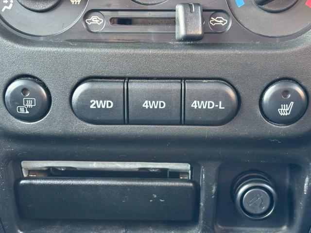 ジムニー ワイルドウインド　５速ＭＴ／パートタイム４ＷＤ／ルーフレール／背面タイヤ／シートヒーター／純正１６インチアルミ／ＣＤオーディオ／ミラーウィンカー／パワステ／パワーウィンドウ／エアコン／エアバック／革巻ステアリング（14枚目）