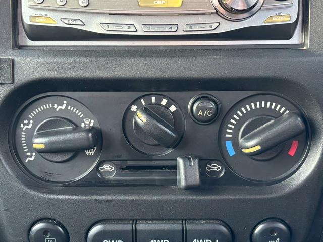 ジムニー ワイルドウインド　５速ＭＴ／パートタイム４ＷＤ／ルーフレール／背面タイヤ／シートヒーター／純正１６インチアルミ／ＣＤオーディオ／ミラーウィンカー／パワステ／パワーウィンドウ／エアコン／エアバック／革巻ステアリング（16枚目）