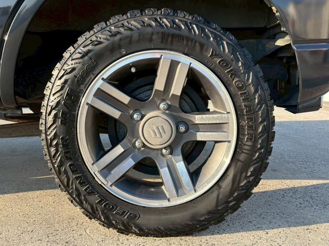 ジムニー ワイルドウインド　５速ＭＴ／パートタイム４ＷＤ／ルーフレール／背面タイヤ／シートヒーター／純正１６インチアルミ／ＣＤオーディオ／ミラーウィンカー／パワステ／パワーウィンドウ／エアコン／エアバック／革巻ステアリング（19枚目）