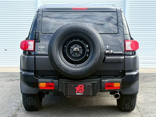 ＦＪクルーザー ブラックカラーパッケージ　ナビ／Ｂｌｕｅｔｏｏｔｈ／フルセグＴＶ／バックモニター／クルーズコントロール／コーナーセンサー／黒鉄ちんホイール／／革巻ステアリング／ステアリングリモコン／チルトステア／ＥＴＣ（4枚目）