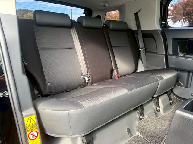 ＦＪクルーザー ブラックカラーパッケージ　ナビ／Ｂｌｕｅｔｏｏｔｈ／フルセグＴＶ／バックモニター／クルーズコントロール／コーナーセンサー／黒鉄ちんホイール／／革巻ステアリング／ステアリングリモコン／チルトステア／ＥＴＣ（9枚目）