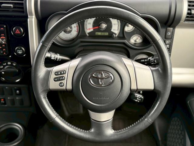 ＦＪクルーザー ブラックカラーパッケージ　ナビ／Ｂｌｕｅｔｏｏｔｈ／フルセグＴＶ／バックモニター／クルーズコントロール／コーナーセンサー／黒鉄ちんホイール／／革巻ステアリング／ステアリングリモコン／チルトステア／ＥＴＣ（16枚目）