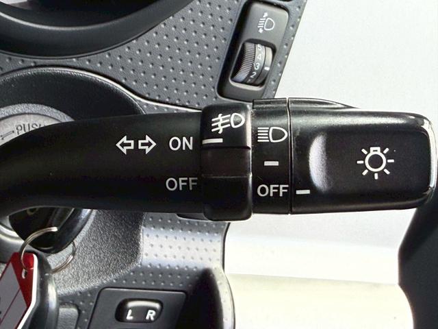 ＦＪクルーザー ブラックカラーパッケージ　ナビ／Ｂｌｕｅｔｏｏｔｈ／フルセグＴＶ／バックモニター／クルーズコントロール／コーナーセンサー／黒鉄ちんホイール／／革巻ステアリング／ステアリングリモコン／チルトステア／ＥＴＣ（18枚目）