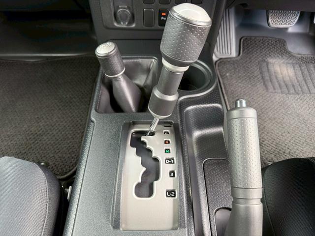 ＦＪクルーザー ブラックカラーパッケージ　ナビ／Ｂｌｕｅｔｏｏｔｈ／フルセグＴＶ／バックモニター／クルーズコントロール／コーナーセンサー／黒鉄ちんホイール／／革巻ステアリング／ステアリングリモコン／チルトステア／ＥＴＣ（21枚目）