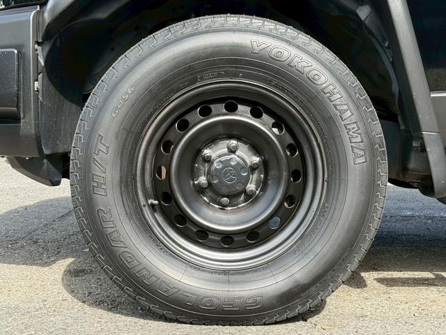 ＦＪクルーザー ブラックカラーパッケージ　ナビ／Ｂｌｕｅｔｏｏｔｈ／フルセグＴＶ／バックモニター／クルーズコントロール／コーナーセンサー／黒鉄ちんホイール／／革巻ステアリング／ステアリングリモコン／チルトステア／ＥＴＣ（28枚目）