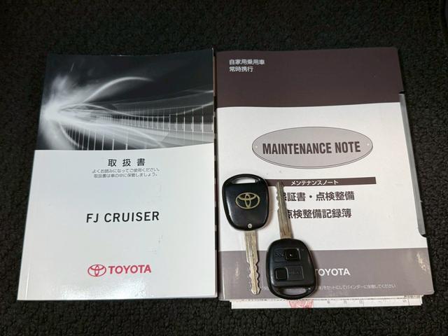 ＦＪクルーザー ブラックカラーパッケージ　ナビ／Ｂｌｕｅｔｏｏｔｈ／フルセグＴＶ／バックモニター／クルーズコントロール／コーナーセンサー／黒鉄ちんホイール／／革巻ステアリング／ステアリングリモコン／チルトステア／ＥＴＣ（31枚目）