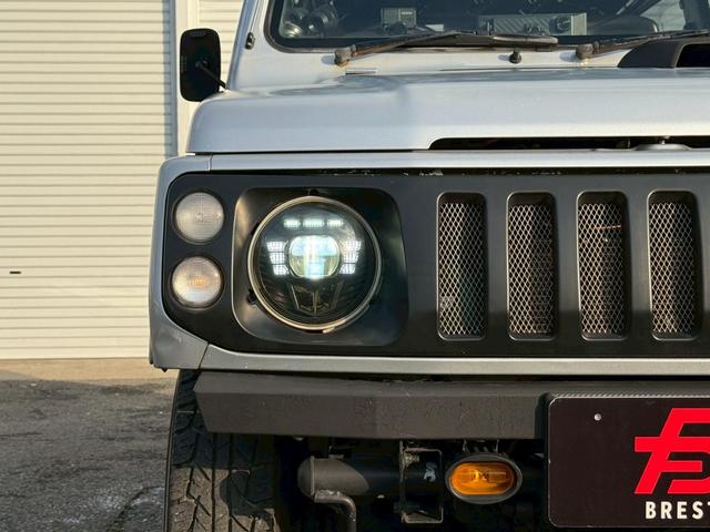 ジムニー ワイルドウインド　５速ＭＴ／パートタイム４ＷＤ／ＮＡＲＤＩ革巻ハンドル／ディスプレイオーディオ／Ｂｌｕｅｔｏｏｔｈ／ＣａｒＰｌａｙ／Ａｎｄｒｏｉｄ　Ａｕｔｏ　／バック・サイド・フロントモニター／ＪＡ２２Ｗ（24枚目）