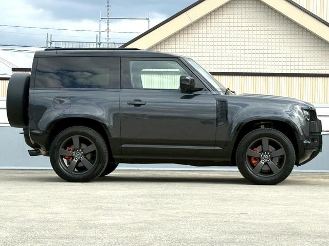 ディフェンダー 　メーカーナビ／Ｂｌｕｅｔｏｏｔｈ／サラウンドカメラシステム／ブラインドスポットモニター／デジタルインナーミラー／黒革シート／シートヒーター／ステアリングヒーター／パワーシート／クルーズコントロール（2枚目）