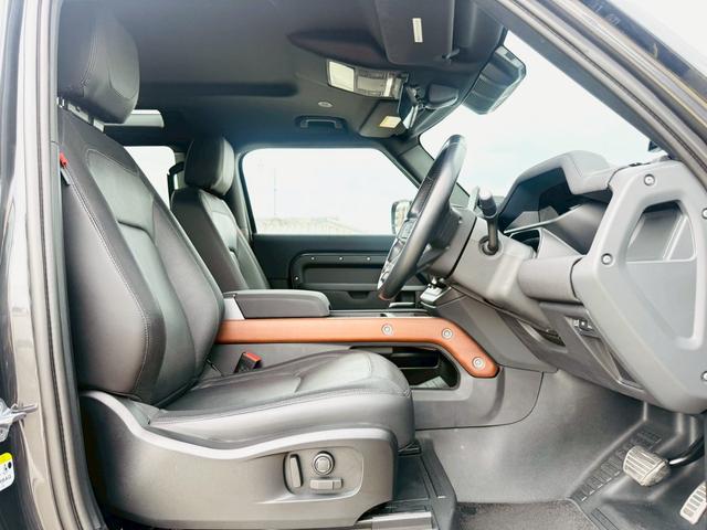 ディフェンダー 　メーカーナビ／Ｂｌｕｅｔｏｏｔｈ／サラウンドカメラシステム／ブラインドスポットモニター／デジタルインナーミラー／黒革シート／シートヒーター／ステアリングヒーター／パワーシート／クルーズコントロール（6枚目）