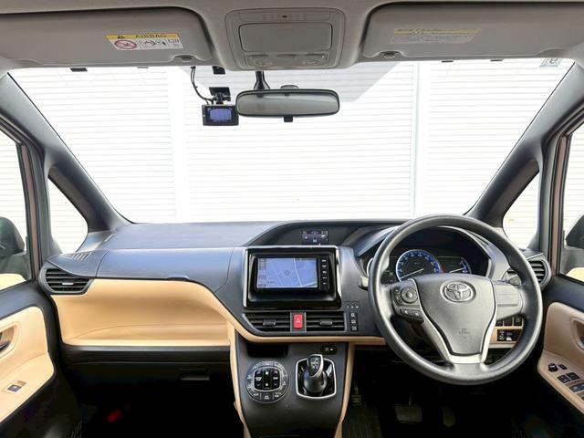 ノア ハイブリッドＸ　純正ナビ／Ｂｌｕｅｔｏｏｔｈ／フルセグＴＶ／バックモニター／電動スライドドア／ビルトインＥＴＣ／純正１５インチアルミ／ドライブレコーダー／革巻きステアリング／ステアリングリモコン／ＬＥＤヘッドライト（5枚目）