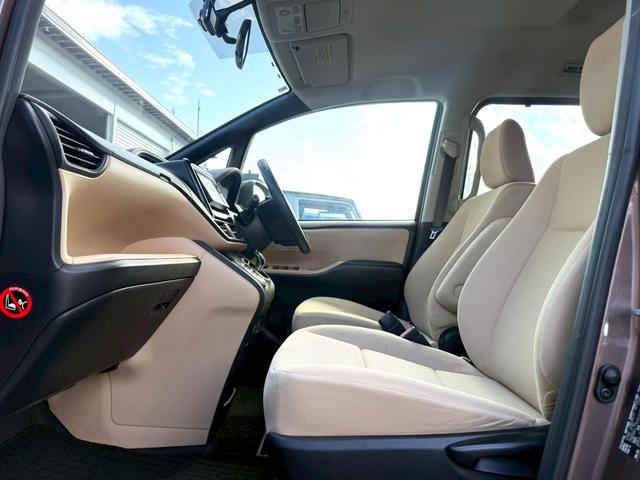 ノア ハイブリッドＸ　純正ナビ／Ｂｌｕｅｔｏｏｔｈ／フルセグＴＶ／バックモニター／電動スライドドア／ビルトインＥＴＣ／純正１５インチアルミ／ドライブレコーダー／革巻きステアリング／ステアリングリモコン／ＬＥＤヘッドライト（7枚目）