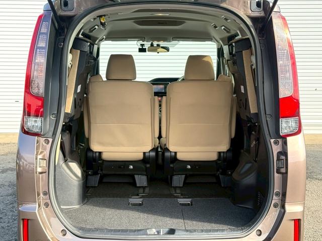 ノア ハイブリッドＸ　純正ナビ／Ｂｌｕｅｔｏｏｔｈ／フルセグＴＶ／バックモニター／電動スライドドア／ビルトインＥＴＣ／純正１５インチアルミ／ドライブレコーダー／革巻きステアリング／ステアリングリモコン／ＬＥＤヘッドライト（12枚目）