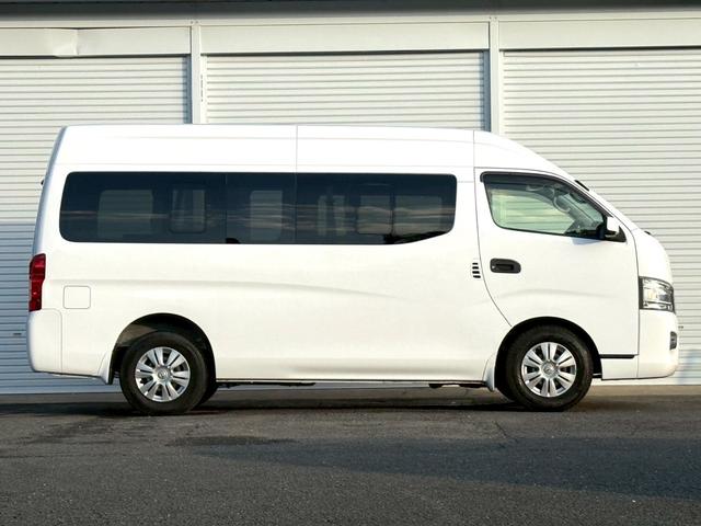 NV350キャラバンバン 4ドアバン2.5チェアキャブM仕様 車イス2基仕様/車いす2名+8名乗車/電動サイドステップ/手すり/電動スロープ/電動式車椅子固定装置/リアリフト/イージークローザー/福祉車両(3枚目)