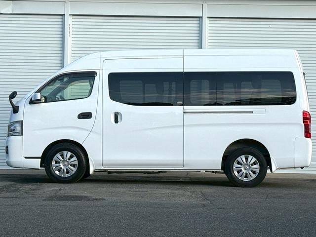 NV350キャラバンバン 4ドアバン2.5チェアキャブM仕様 車イス2基仕様/車いす2名+8名乗車/電動サイドステップ/手すり/電動スロープ/電動式車椅子固定装置/リアリフト/イージークローザー/福祉車両(4枚目)