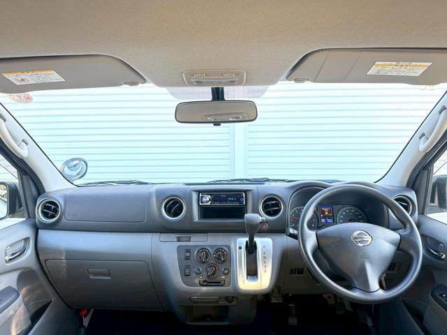NV350キャラバンバン 4ドアバン2.5チェアキャブM仕様 車イス2基仕様/車いす2名+8名乗車/電動サイドステップ/手すり/電動スロープ/電動式車椅子固定装置/リアリフト/イージークローザー/福祉車両(6枚目)