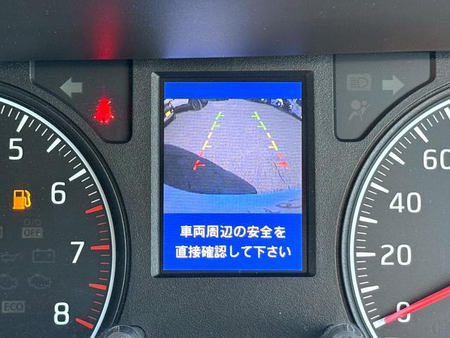 NV350キャラバンバン 4ドアバン2.5チェアキャブM仕様 車イス2基仕様/車いす2名+8名乗車/電動サイドステップ/手すり/電動スロープ/電動式車椅子固定装置/リアリフト/イージークローザー/福祉車両(27枚目)