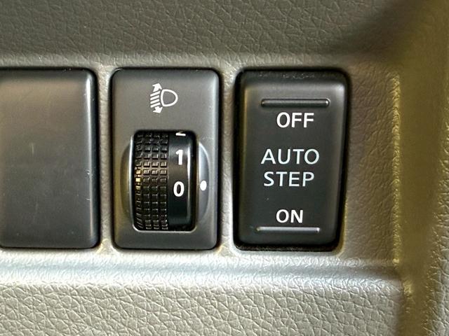 NV350キャラバンバン 4ドアバン2.5チェアキャブM仕様 車イス2基仕様/車いす2名+8名乗車/電動サイドステップ/手すり/電動スロープ/電動式車椅子固定装置/リアリフト/イージークローザー/福祉車両(32枚目)