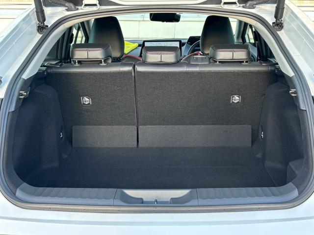 プリウス Z モデリスタ/パノラマルーフ/純正12.3インチナビ/Bluetooth/フルセグTV/パノラマモニター/デジタルインナーミラー/ブラインドスポット/黒革シート/アドバンストパーク/純正18インチAW(10枚目)