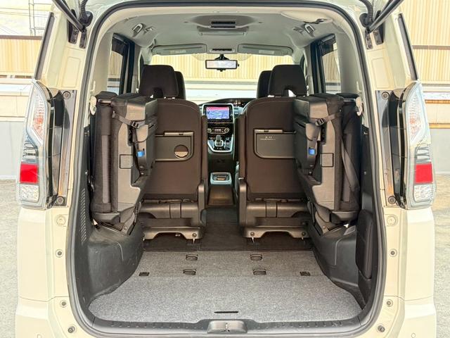 セレナ e-パワー ハイウェイスターV 純正9インチナビ/純正フリップダウンモニター/Bluetooth/フルセグTV/アラウンドビューモニター/デジタルインナーミラー/エマージェンシーブレーキ/車線逸脱警報装置/ETC/LEDヘッドライト(12枚目)