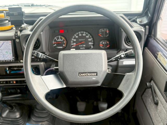 ハンドルの状態が悪いと運転に集中できませんよね。こちらの車、お気軽にお問い合わせください。