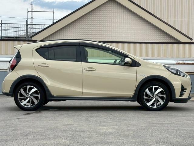 アクア クロスオーバー 純正ナビ/Bluetooth/フルセグTV/バックモニター/革巻ステアリング/ステアリングリモコン/純正16インチアルミ/ユーザー買取車/禁煙車/取説&保証書&スペアキー(2枚目)