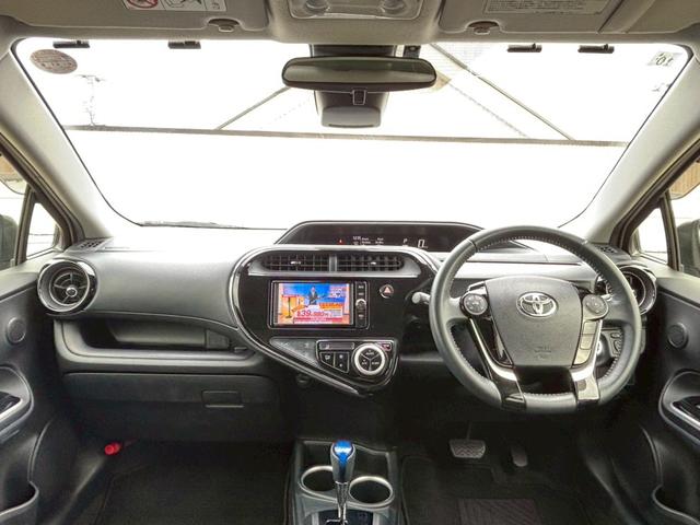 アクア クロスオーバー 純正ナビ/Bluetooth/フルセグTV/バックモニター/革巻ステアリング/ステアリングリモコン/純正16インチアルミ/ユーザー買取車/禁煙車/取説&保証書&スペアキー(5枚目)