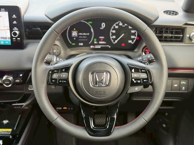 ヴェゼル ｅ：ＨＥＶ　ＲＳ　登録済未使用車　保証付　ＲＳ専用ローダウンサスペンション　ＲＳ専用エクステリア　ホンダコネクトディスプレー　ビルトインＥＴＣ２．０　ブラインドスポットモニター　半革シート　バックモニター　フルセグＴＶ（17枚目）