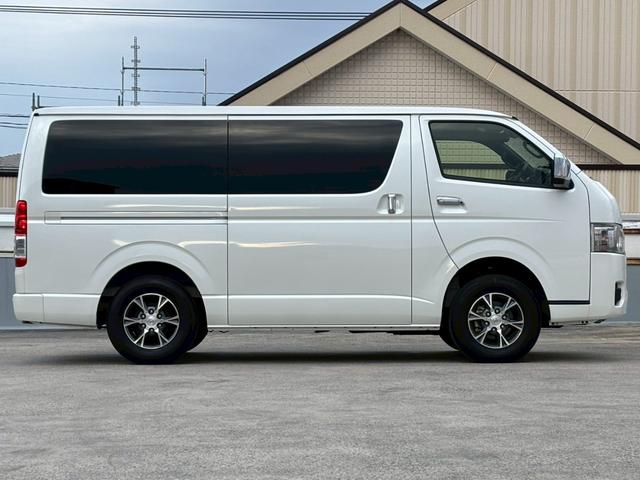 ハイエースバン スーパーＧＬ　ダークプライムＩＩ　ディーゼル／４ＷＤ／純正ナビ／Ｂｌｕｅｔｏｏｔｈ／ＨＤＭＩ／フルセグＴＶ／パノラミックビューモニター／純正フリップダウンモニター／デジタルインナーミラー／ステリモン／純正オプション１８インチＡＷ（2枚目）