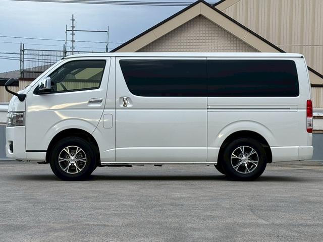 ハイエースバン スーパーＧＬ　ダークプライムＩＩ　ディーゼル／４ＷＤ／純正ナビ／Ｂｌｕｅｔｏｏｔｈ／ＨＤＭＩ／フルセグＴＶ／パノラミックビューモニター／純正フリップダウンモニター／デジタルインナーミラー／ステリモン／純正オプション１８インチＡＷ（3枚目）