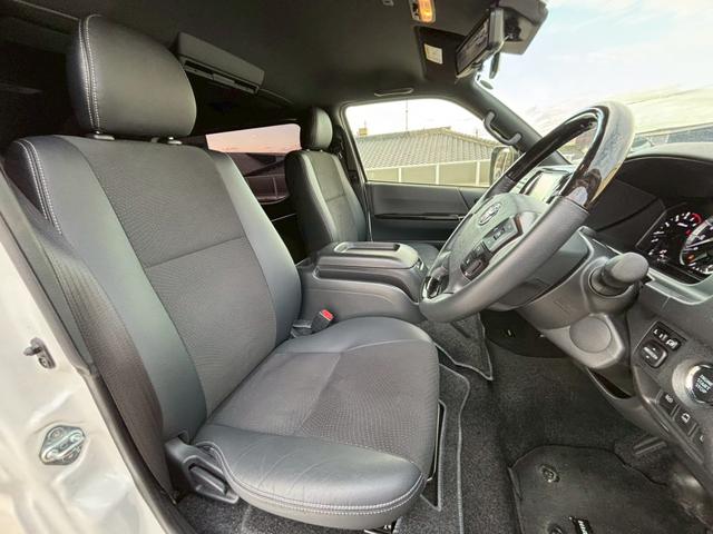 ハイエースバン スーパーＧＬ　ダークプライムＩＩ　ディーゼル／４ＷＤ／純正ナビ／Ｂｌｕｅｔｏｏｔｈ／ＨＤＭＩ／フルセグＴＶ／パノラミックビューモニター／純正フリップダウンモニター／デジタルインナーミラー／ステリモン／純正オプション１８インチＡＷ（6枚目）