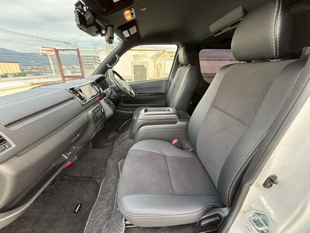 ハイエースバン スーパーＧＬ　ダークプライムＩＩ　ディーゼル／４ＷＤ／純正ナビ／Ｂｌｕｅｔｏｏｔｈ／ＨＤＭＩ／フルセグＴＶ／パノラミックビューモニター／純正フリップダウンモニター／デジタルインナーミラー／ステリモン／純正オプション１８インチＡＷ（7枚目）