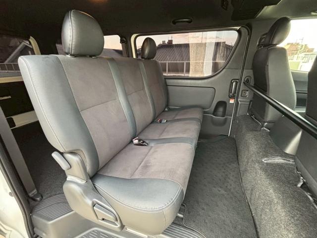 ハイエースバン スーパーＧＬ　ダークプライムＩＩ　ディーゼル／４ＷＤ／純正ナビ／Ｂｌｕｅｔｏｏｔｈ／ＨＤＭＩ／フルセグＴＶ／パノラミックビューモニター／純正フリップダウンモニター／デジタルインナーミラー／ステリモン／純正オプション１８インチＡＷ（9枚目）