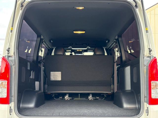 ハイエースバン スーパーＧＬ　ダークプライムＩＩ　ディーゼル／４ＷＤ／純正ナビ／Ｂｌｕｅｔｏｏｔｈ／ＨＤＭＩ／フルセグＴＶ／パノラミックビューモニター／純正フリップダウンモニター／デジタルインナーミラー／ステリモン／純正オプション１８インチＡＷ（10枚目）