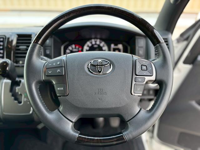 ハイエースバン スーパーＧＬ　ダークプライムＩＩ　ディーゼル／４ＷＤ／純正ナビ／Ｂｌｕｅｔｏｏｔｈ／ＨＤＭＩ／フルセグＴＶ／パノラミックビューモニター／純正フリップダウンモニター／デジタルインナーミラー／ステリモン／純正オプション１８インチＡＷ（18枚目）