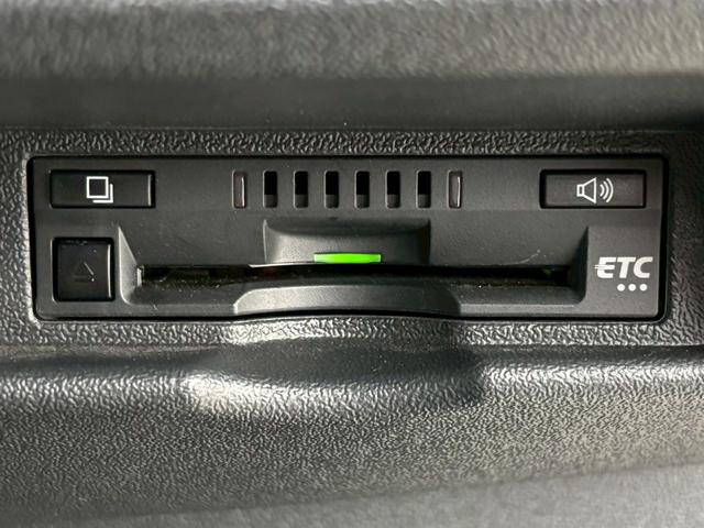 ハイエースバン スーパーＧＬ　ダークプライムＩＩ　ディーゼル／４ＷＤ／純正ナビ／Ｂｌｕｅｔｏｏｔｈ／ＨＤＭＩ／フルセグＴＶ／パノラミックビューモニター／純正フリップダウンモニター／デジタルインナーミラー／ステリモン／純正オプション１８インチＡＷ（27枚目）