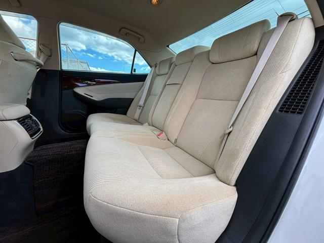 クラウンハイブリッド ロイヤルサルーン　メーカーナビ／Ｂｌｕｅｔｏｏｔｈ／フルセグＴＶ／バックモニター／パワーシート／革巻ステアリング／ステアリングリモコン／クルーズコントロール／ＥＴＣ／ＨＩＤヘッドライト／純正１６インチアルミ／１オーナー（8枚目）