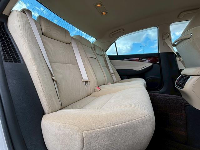 クラウンハイブリッド ロイヤルサルーン　メーカーナビ／Ｂｌｕｅｔｏｏｔｈ／フルセグＴＶ／バックモニター／パワーシート／革巻ステアリング／ステアリングリモコン／クルーズコントロール／ＥＴＣ／ＨＩＤヘッドライト／純正１６インチアルミ／１オーナー（9枚目）