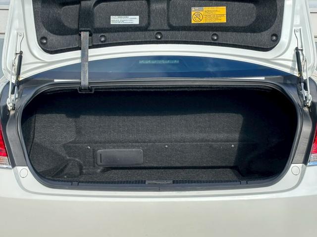 クラウンハイブリッド ロイヤルサルーン　メーカーナビ／Ｂｌｕｅｔｏｏｔｈ／フルセグＴＶ／バックモニター／パワーシート／革巻ステアリング／ステアリングリモコン／クルーズコントロール／ＥＴＣ／ＨＩＤヘッドライト／純正１６インチアルミ／１オーナー（10枚目）