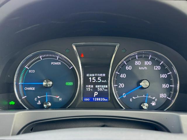 クラウンハイブリッド ロイヤルサルーン　メーカーナビ／Ｂｌｕｅｔｏｏｔｈ／フルセグＴＶ／バックモニター／パワーシート／革巻ステアリング／ステアリングリモコン／クルーズコントロール／ＥＴＣ／ＨＩＤヘッドライト／純正１６インチアルミ／１オーナー（11枚目）