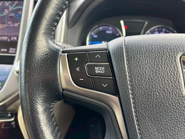 クラウンハイブリッド ロイヤルサルーン　メーカーナビ／Ｂｌｕｅｔｏｏｔｈ／フルセグＴＶ／バックモニター／パワーシート／革巻ステアリング／ステアリングリモコン／クルーズコントロール／ＥＴＣ／ＨＩＤヘッドライト／純正１６インチアルミ／１オーナー（17枚目）