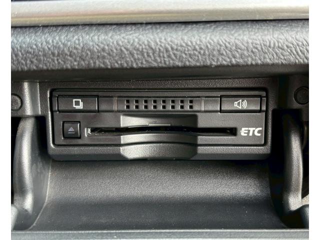 クラウンハイブリッド ロイヤルサルーン　メーカーナビ／Ｂｌｕｅｔｏｏｔｈ／フルセグＴＶ／バックモニター／パワーシート／革巻ステアリング／ステアリングリモコン／クルーズコントロール／ＥＴＣ／ＨＩＤヘッドライト／純正１６インチアルミ／１オーナー（22枚目）