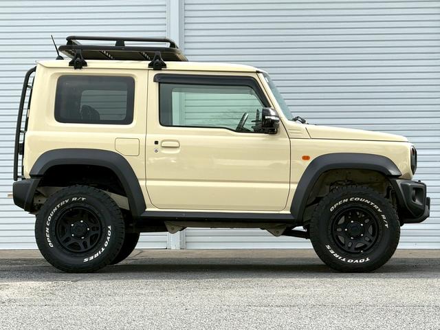 ジムニーシエラ ＪＣ　２－３インチリフトＵＰ／リアラダー／ＡＬＰＩＮＥ１１インチディスプレイオーディオ／Ｂｌｕｅｔｏｏｔｈ・ＨＤＭＩ・Ａｐｐｌｅ　ＣａｒＰｌａｙ・Ａｎｄｒｏｉｄ　Ａｕｔｏ／ルーフキャリア／ホワイトレター（2枚目）